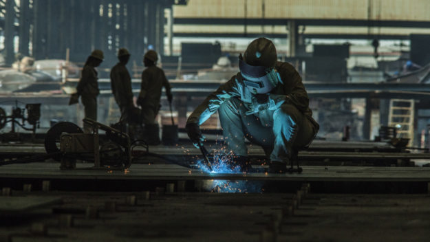 dolgozo-fizetes-factory-worker-keresetek-458176